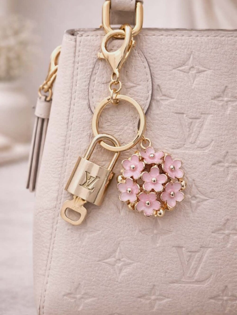 Louis Vuitton Authentic Gold Lock 🔒 Unbranded Flower Keychain Charm for Bags